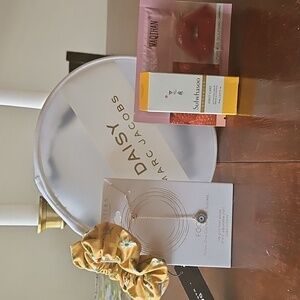 Marc Jacobs Daisy Cosmetic Bag Bundle